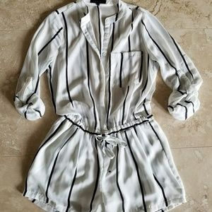❣Price drop!❣Black and white romper